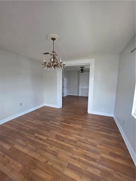 200 Iris Ave in Jefferson, LA - Building Photo - Building Photo