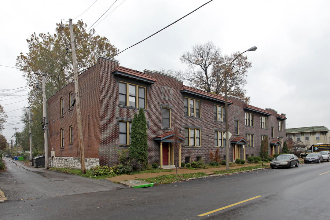 1084-1092 S Taylor Ave in St. Louis, MO - Building Photo