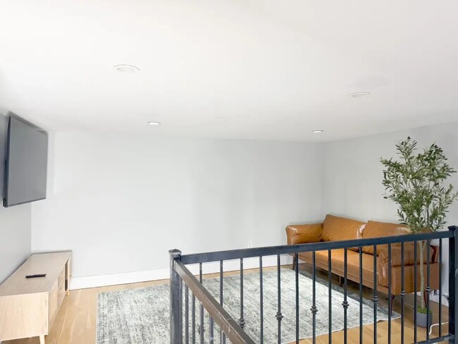 Furnished room/NOT APARTMENT