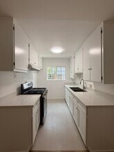 453 N Oxford Ave, Unit 2 in Los Angeles, CA - Building Photo - Building Photo
