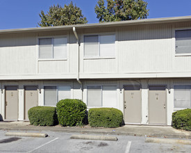 Glenfair Apartments in Fairfield, AL - Building Photo - Building Photo