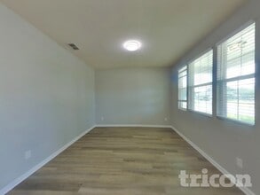 372 Harley Dr in Jacksonville, FL - Foto de edificio - Building Photo