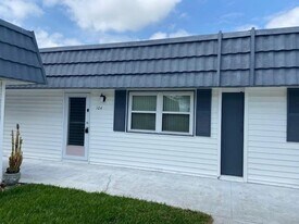 205 Andover Pl N in Sun City Center, FL - Building Photo