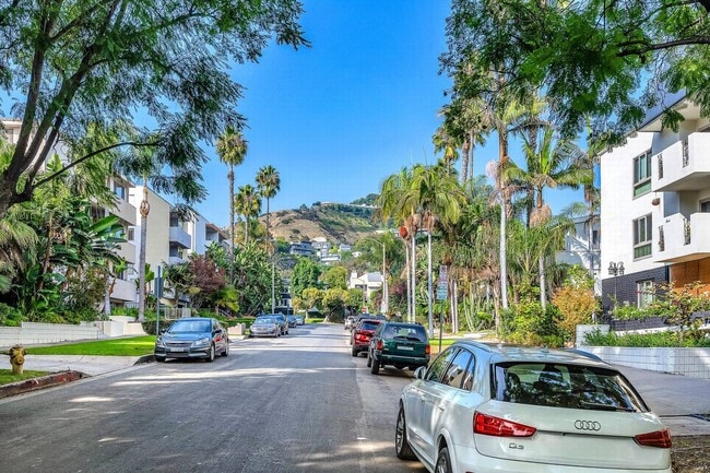 1532 Hayworth Ave in Los Angeles, CA - Building Photo - Building Photo