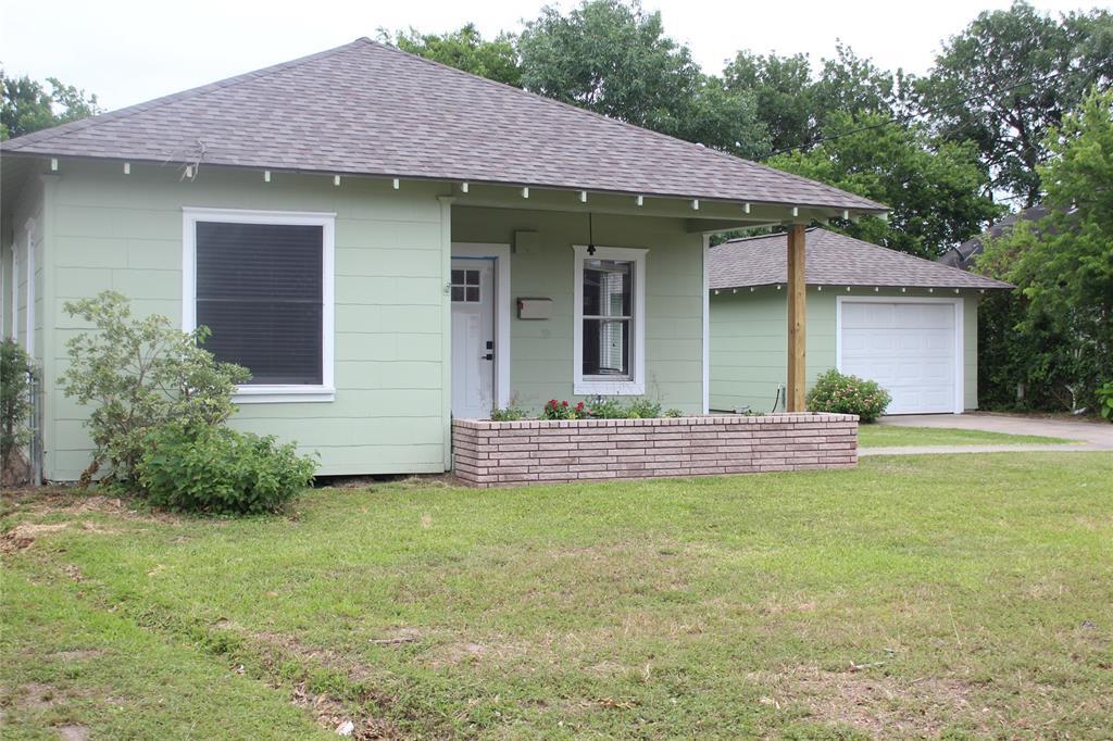 710 Fahrenthold St in El Campo, TX - Building Photo
