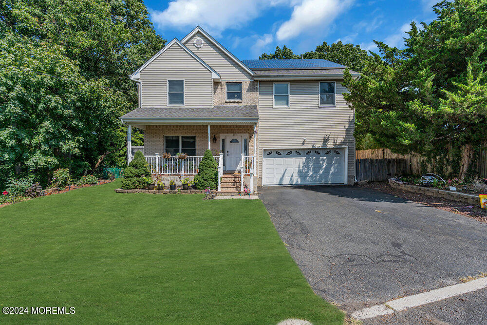 25 Oakshades Ave in Strathmore, NJ - Building Photo