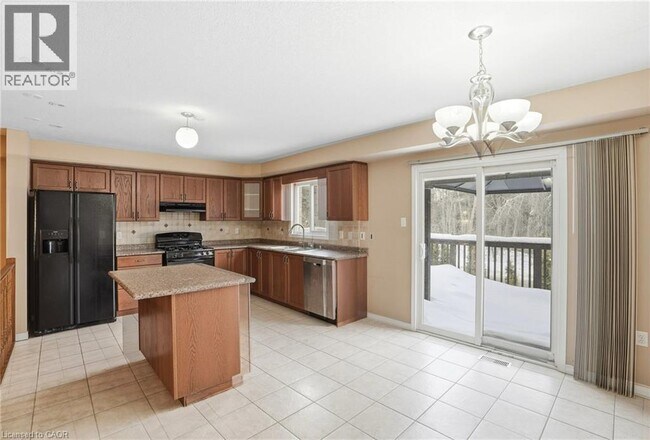 557 Wood Nettle Way in Waterloo, ON - Building Photo - Building Photo