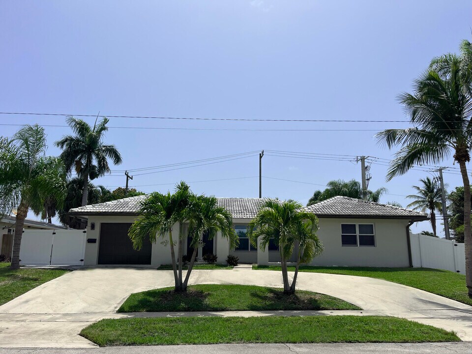 898 SW 12th Terrace in Boca Raton, FL - Building Photo