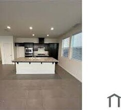 2562 Legacy Dr in Clovis, CA - Building Photo - Building Photo
