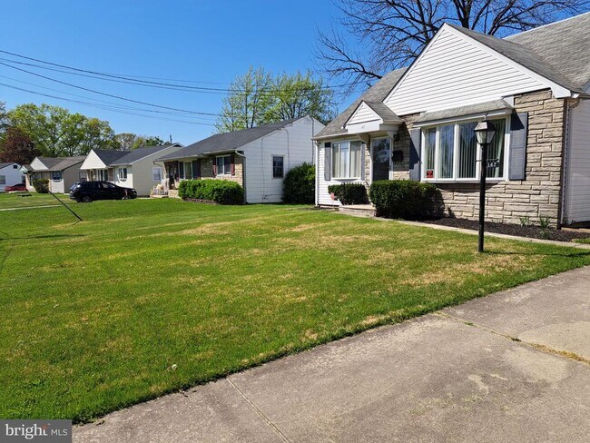 147 Russell Ave in Barrington, NJ - Building Photo - Building Photo