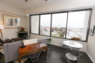 The 40 Four Building in Montgomery, AL - Foto de edificio - Building Photo