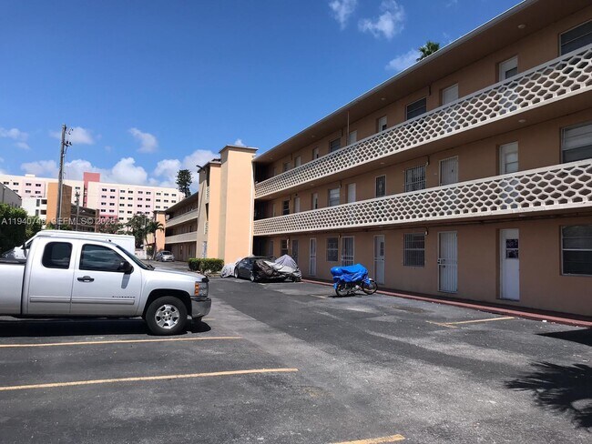 1610 NW N River Dr in Miami, FL - Foto de edificio - Building Photo
