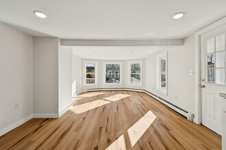 57 Congress St, Unit 1 in Rochester, NH - Building Photo - Building Photo