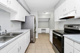 9121 Troon Ln in Charlotte, NC - Building Photo - Building Photo