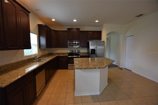 708 Lake Tarpon Way in Groveland, FL - Building Photo - Building Photo