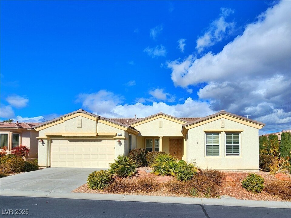 10224 TRESOR Ct in Las Vegas, NV - Building Photo