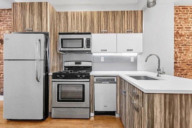 540 Bainbridge St., Unit 2L in Brooklyn, NY - Foto de edificio - Building Photo