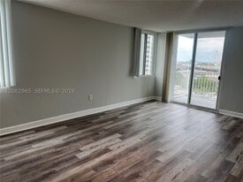 800 N Miami Ave in Miami, FL - Building Photo