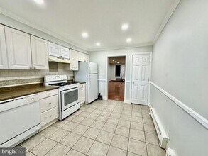 23 Lily St in Trenton, NJ - Building Photo - Building Photo