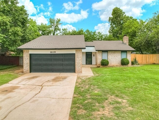 property at 1819 Lakehurst Dr