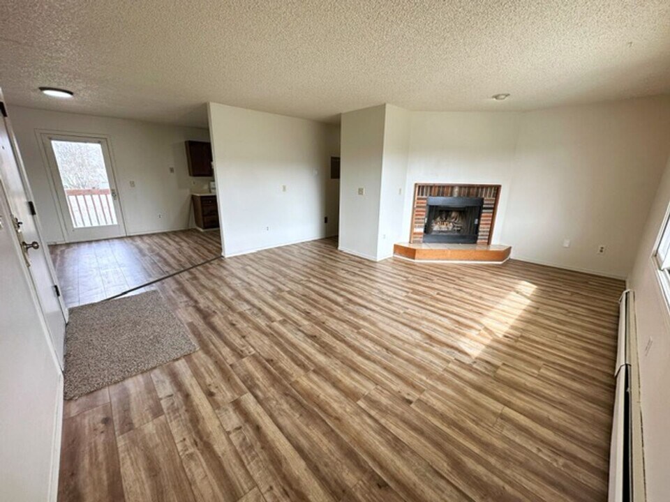 904 E 12th Ave in Anchorage, AK - Building Photo