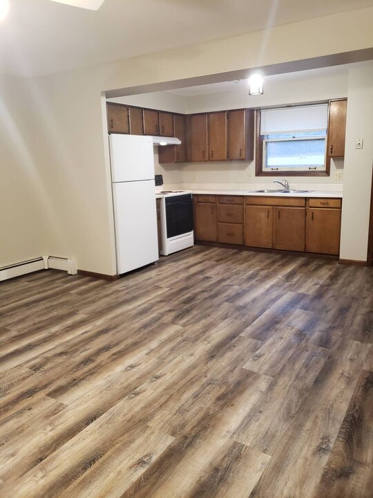 415 9th St NW in Faribault, MN - Building Photo