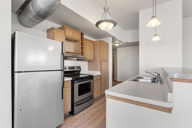 Six Points Apartments in West Allis, WI - Building Photo - Building Photo