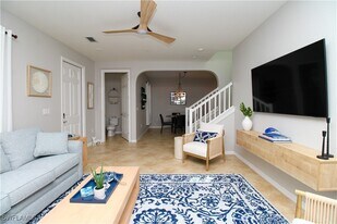 9025 Alturas St in Naples, FL - Building Photo