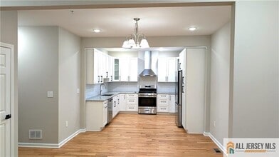 120 Forest Dr in Piscataway, NJ - Building Photo - Building Photo