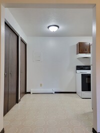 Park Apartments - 516 in Jamestown, ND - Building Photo - Interior Photo