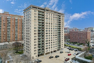 The Sherbrooke Center Co-Op in Hackensack, NJ - Building Photo - Building Photo