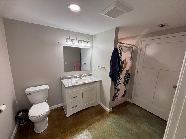 201 1st Ave W, Unit 3