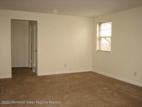 169 Manor Dr in Red Bank, NJ - Building Photo - Building Photo