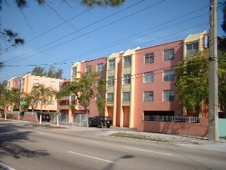 Opa Lakes in Miami, FL - Foto de edificio