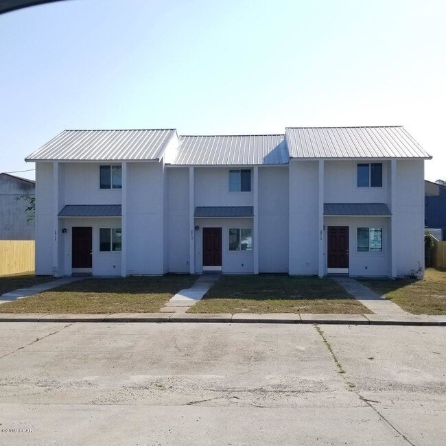 2910 Ormond Ave in Panama City, FL - Foto de edificio - Building Photo