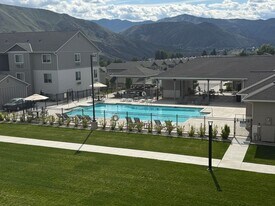 407 S Kansas Loop in East Wenatchee, WA - Building Photo