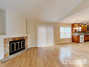 7742 Settlers Landing Trail S in Jacksonville, FL - Foto de edificio - Building Photo