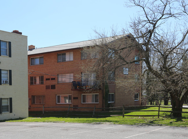 Lilac Gardens in Gaithersburg, MD - Building Photo - Building Photo