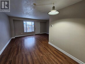215 Trudeau Dr in Sarnia, ON - Building Photo - Building Photo