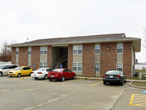 Bolivar Fields in Bolivar, MO - Foto de edificio - Building Photo