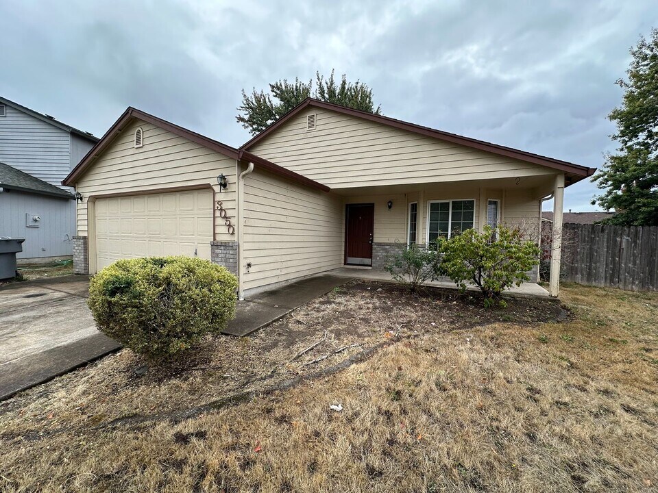 3050 Quail Ct SE in Albany, OR - Foto de edificio