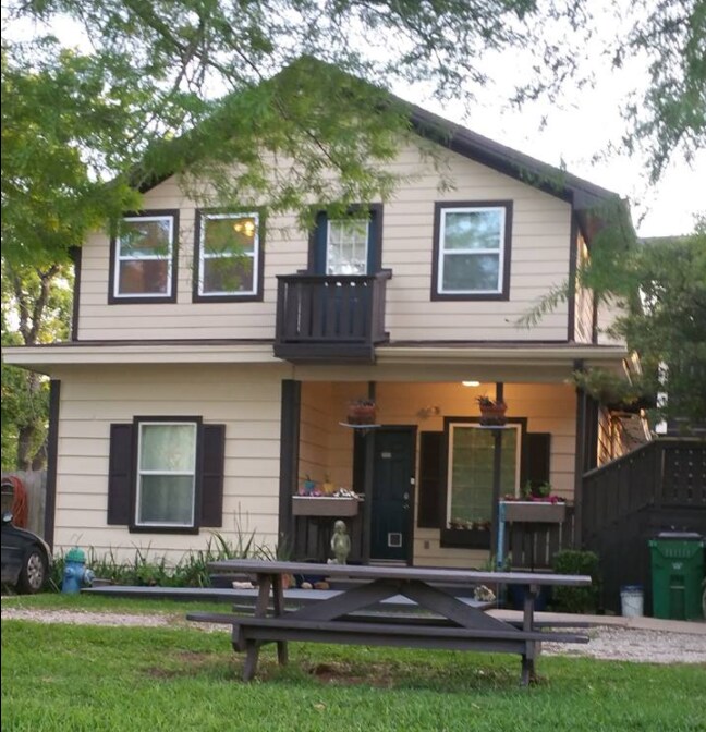1806 Rowan Burton Rd in Alvin, TX - Building Photo
