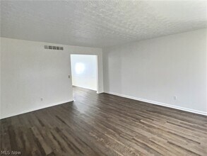 2566 Graham Rd in Stow, OH - Building Photo - Building Photo