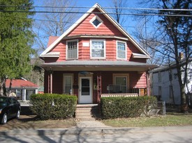 4 Elm St in Alfred, NY - Foto de edificio - Building Photo