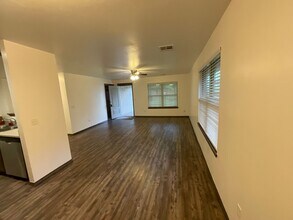 111 E Juniper Ln in Mustang, OK - Building Photo - Building Photo