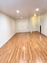 4141 Via Marisol in Los Angeles, CA - Foto de edificio - Building Photo