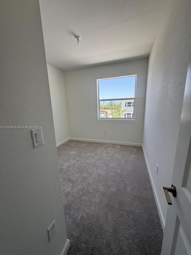 1161 SE 1st St in Florida City, FL - Building Photo - Building Photo