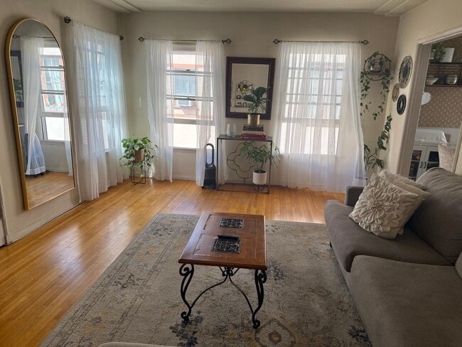 346 N Curson Ave, Unit 348.5 in Los Angeles, CA - Building Photo - Building Photo