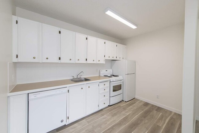 Edmonton Trail Apartments in Calgary, AB - Building Photo - Building Photo