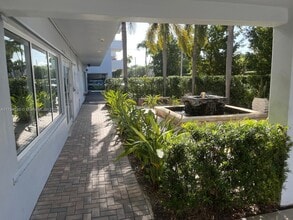 1045 10th St in Miami Beach, FL - Building Photo - Building Photo